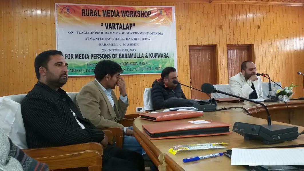 PIB organizes workshop for local journalists in Baramulla